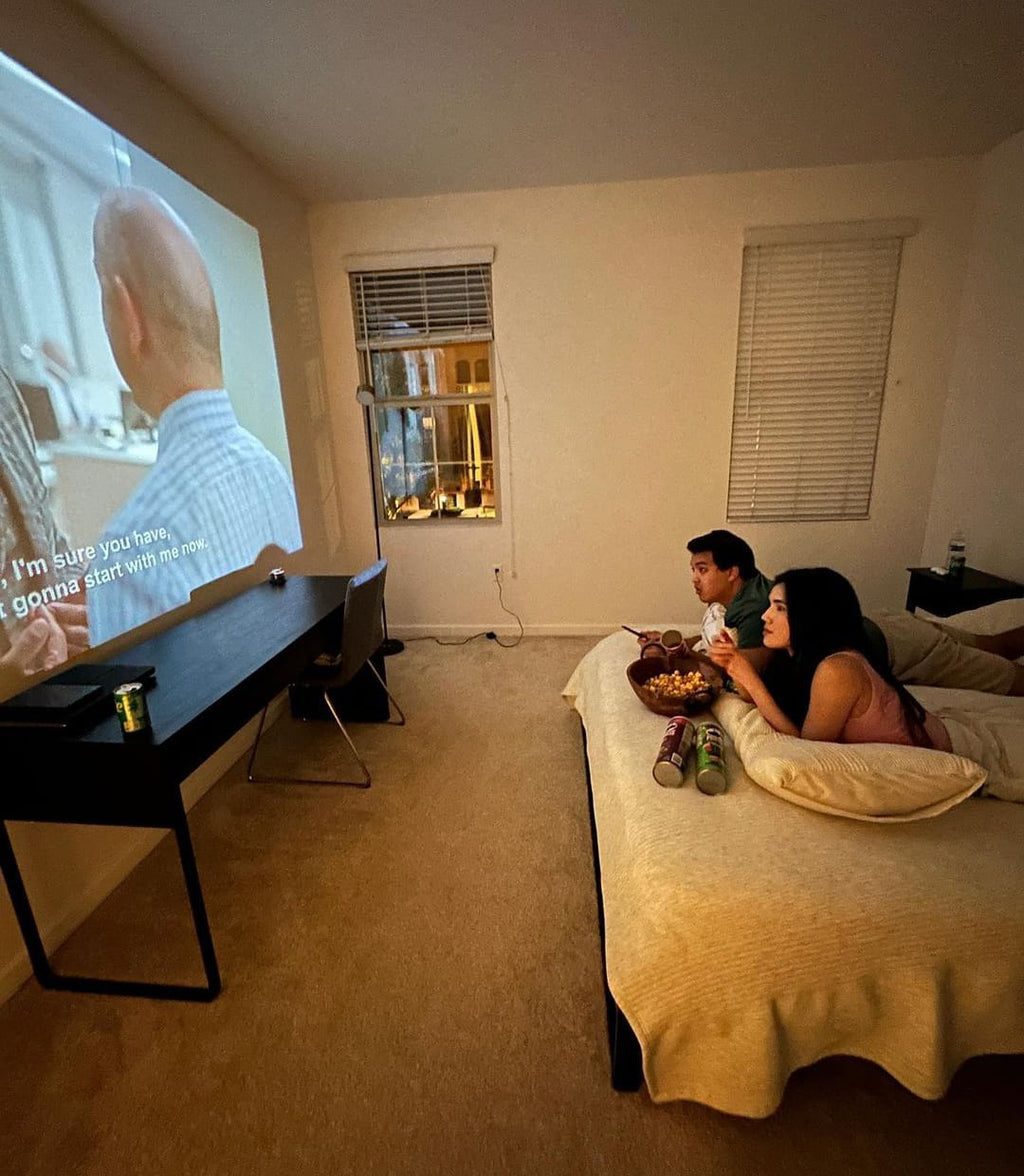 4K Super Vision Portable Mini Projector