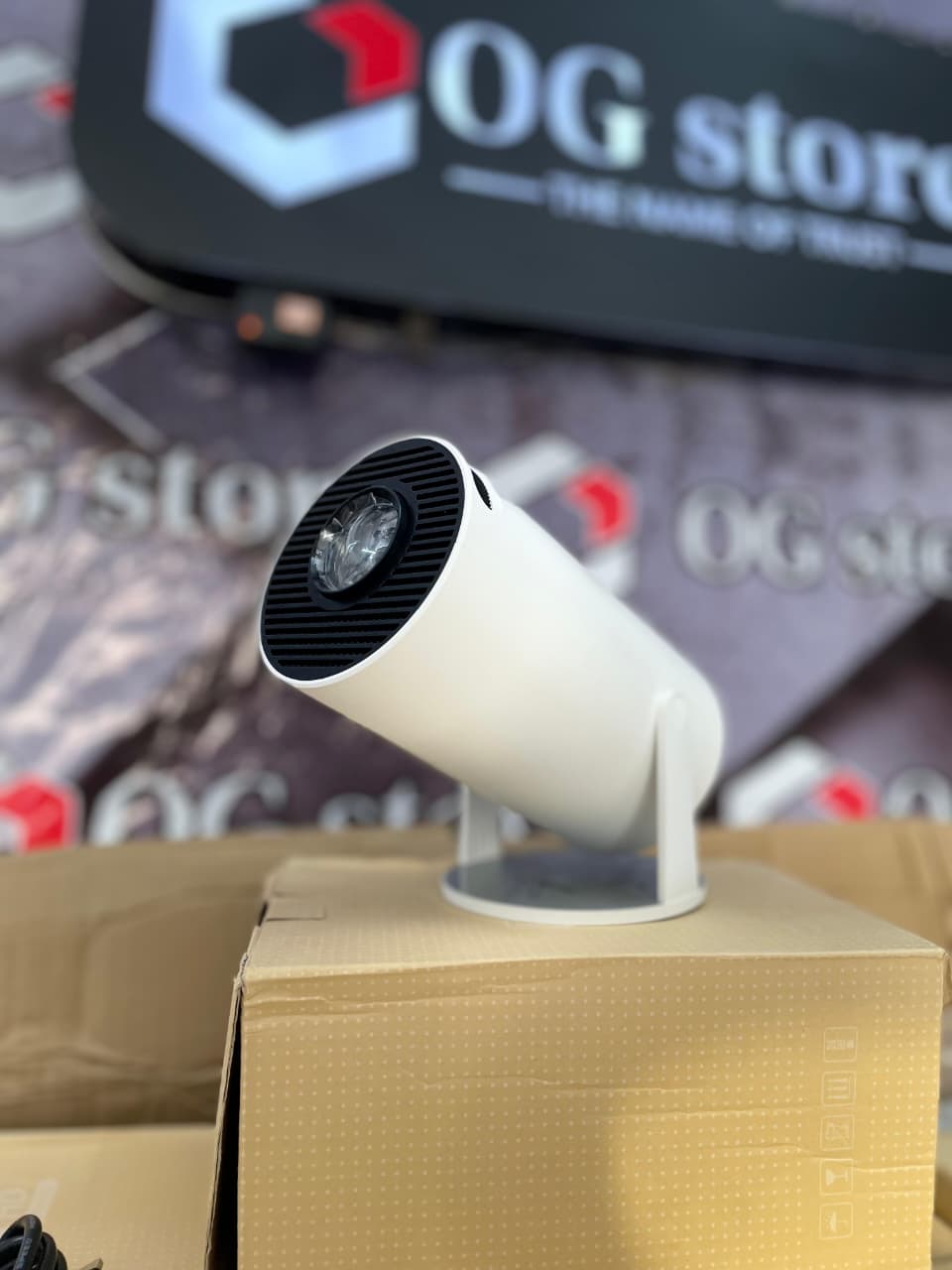 4K Super Vision Portable Mini Projector